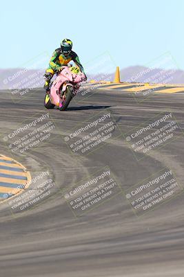 media/Jan-10-2025-CVMA Friday Practice (Fri) [[489e0da257]]/Group 4 and Trackday/Session 3 (Turns 9 and 10)/